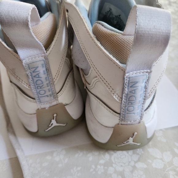 Womens Jumpman Two Trey White/ Sail Sneakers Size 6 - Picture 1 of 7